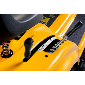 Садовый трактор Cub Cadet LT1 NR92-8