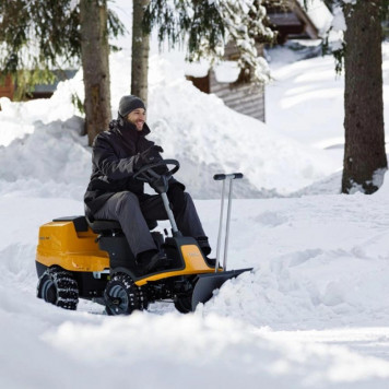 Снегоуборочный райдер Stiga Park 220 2WD с отвалом 120 см-6